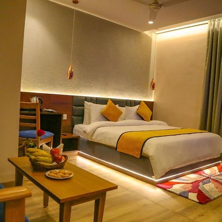 Four Leaf Hotel - Sapphire Blue, Waranasi Zewnętrze zdjęcie