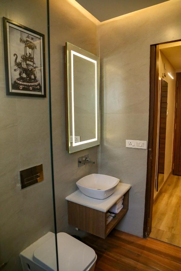 Four Leaf Hotel - Sapphire Blue, Waranasi Zewnętrze zdjęcie