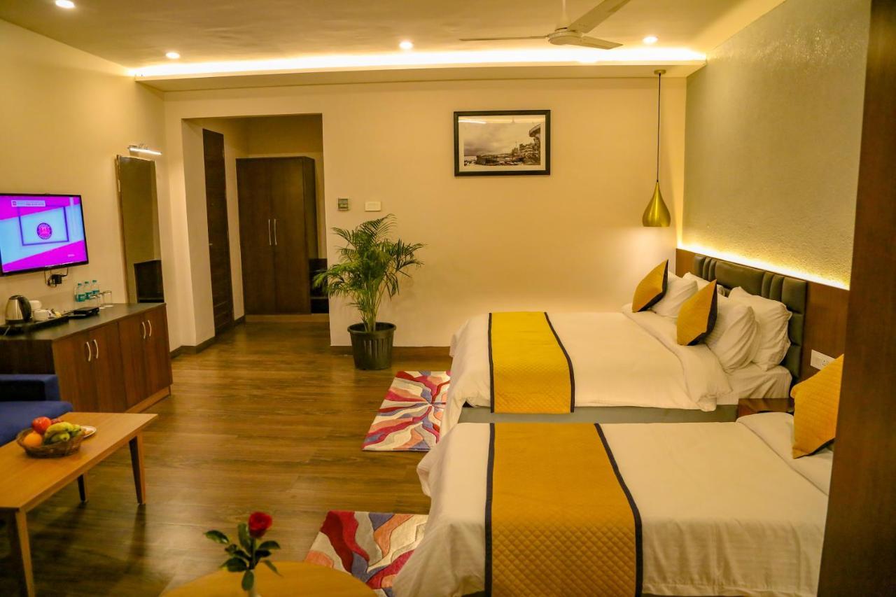 Four Leaf Hotel - Sapphire Blue, Waranasi Zewnętrze zdjęcie