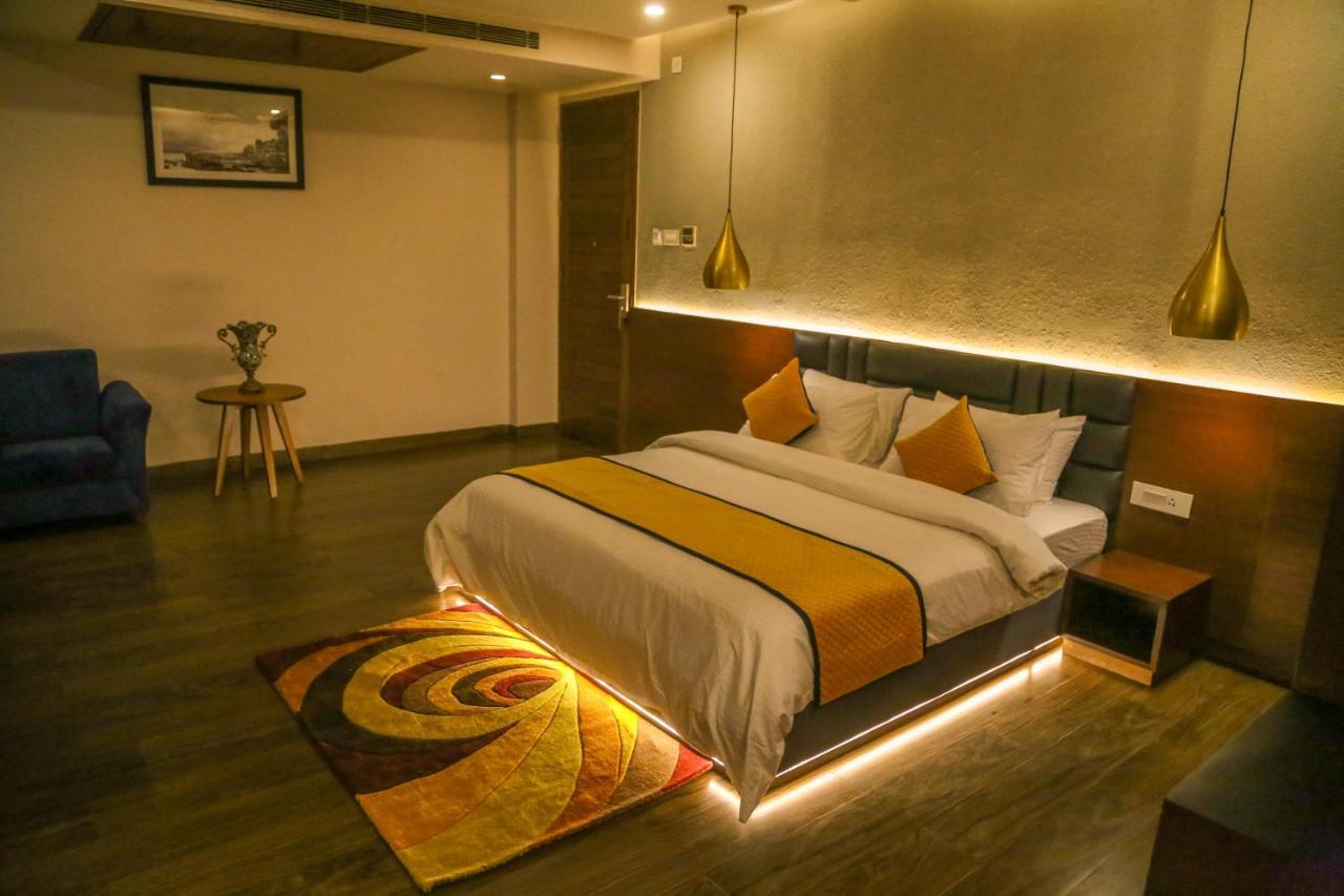 Four Leaf Hotel - Sapphire Blue, Waranasi Zewnętrze zdjęcie
