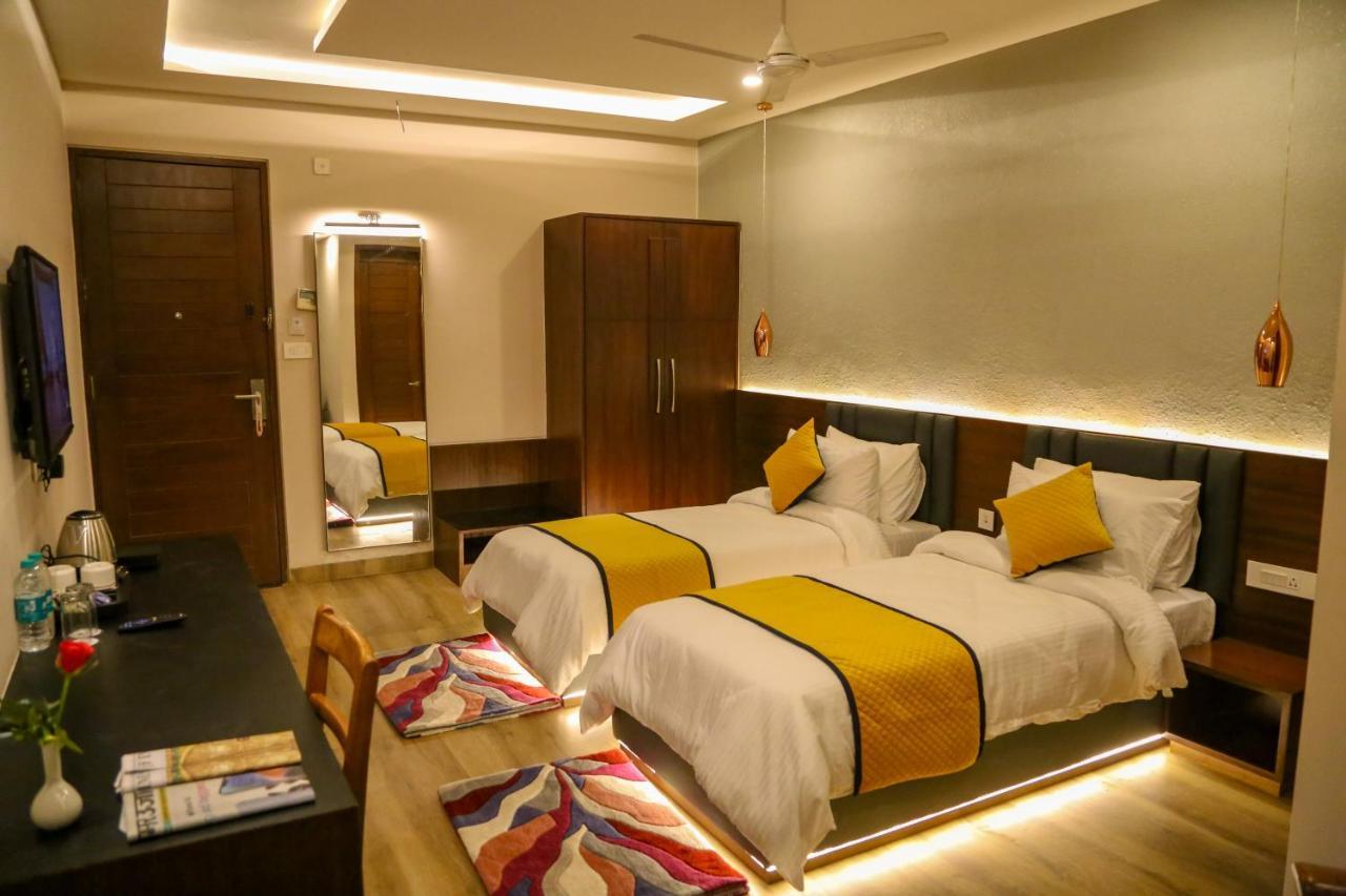 Four Leaf Hotel - Sapphire Blue, Waranasi Zewnętrze zdjęcie
