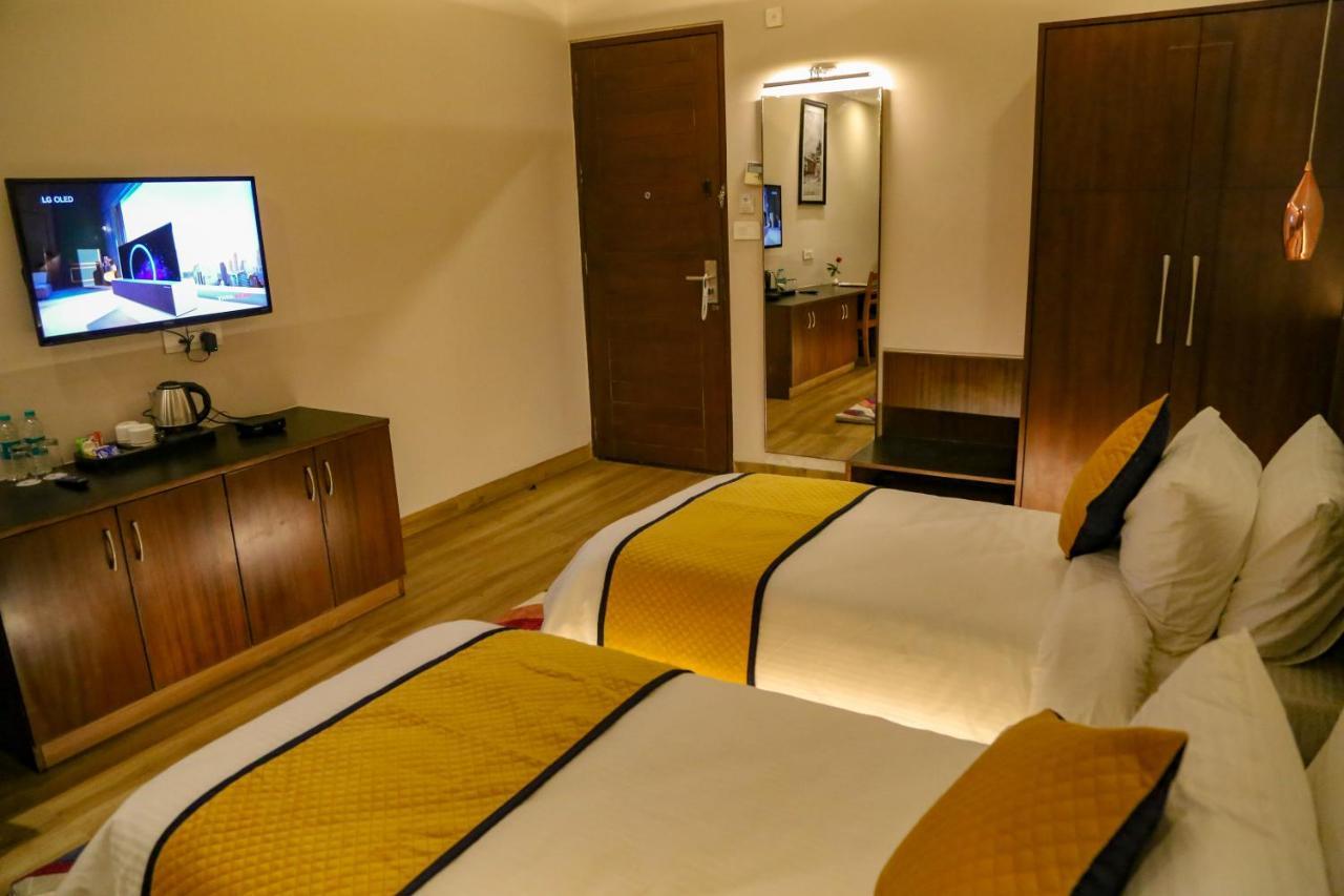 Four Leaf Hotel - Sapphire Blue, Waranasi Zewnętrze zdjęcie