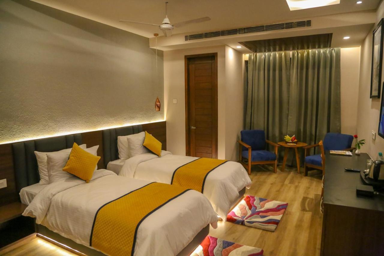 Four Leaf Hotel - Sapphire Blue, Waranasi Zewnętrze zdjęcie