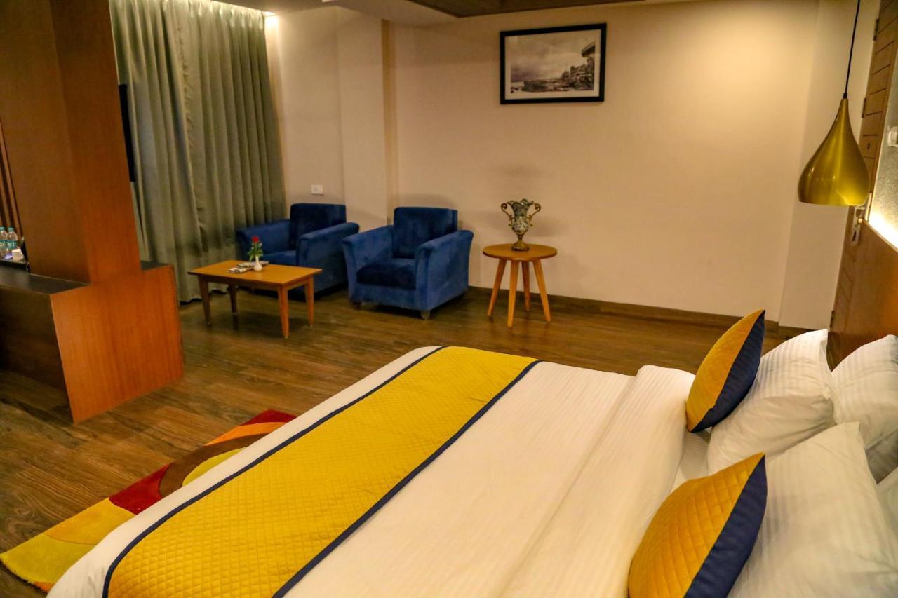 Four Leaf Hotel - Sapphire Blue, Waranasi Zewnętrze zdjęcie