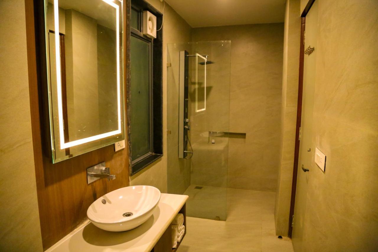 Four Leaf Hotel - Sapphire Blue, Waranasi Zewnętrze zdjęcie