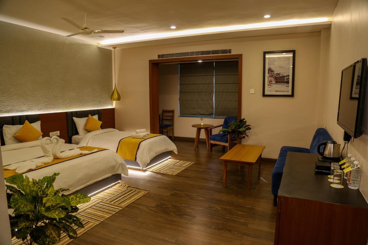 Four Leaf Hotel - Sapphire Blue, Waranasi Zewnętrze zdjęcie