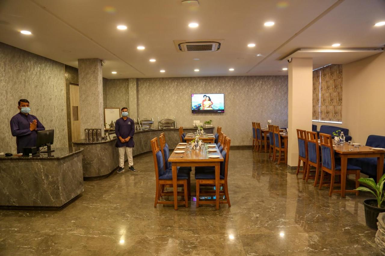 Four Leaf Hotel - Sapphire Blue, Waranasi Zewnętrze zdjęcie