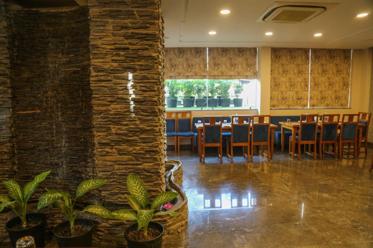 Four Leaf Hotel - Sapphire Blue, Waranasi Zewnętrze zdjęcie