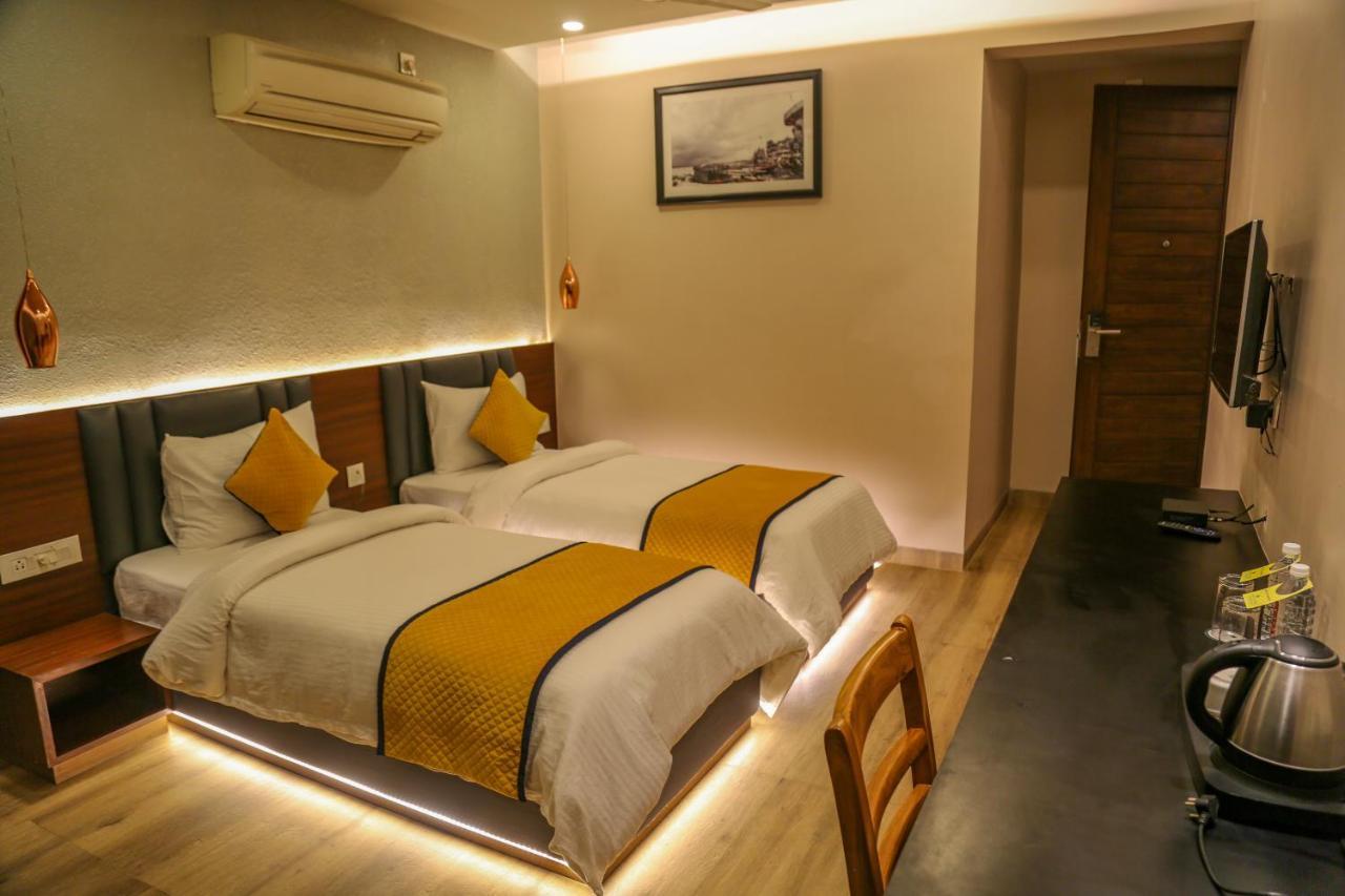 Four Leaf Hotel - Sapphire Blue, Waranasi Zewnętrze zdjęcie